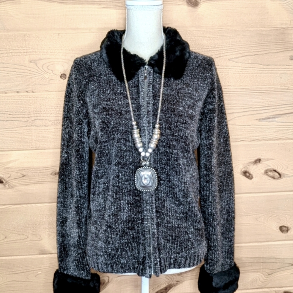 T.R. Bently Vintage Elegant Gray & Black Faux Fur Cardigan Sweather Shirt